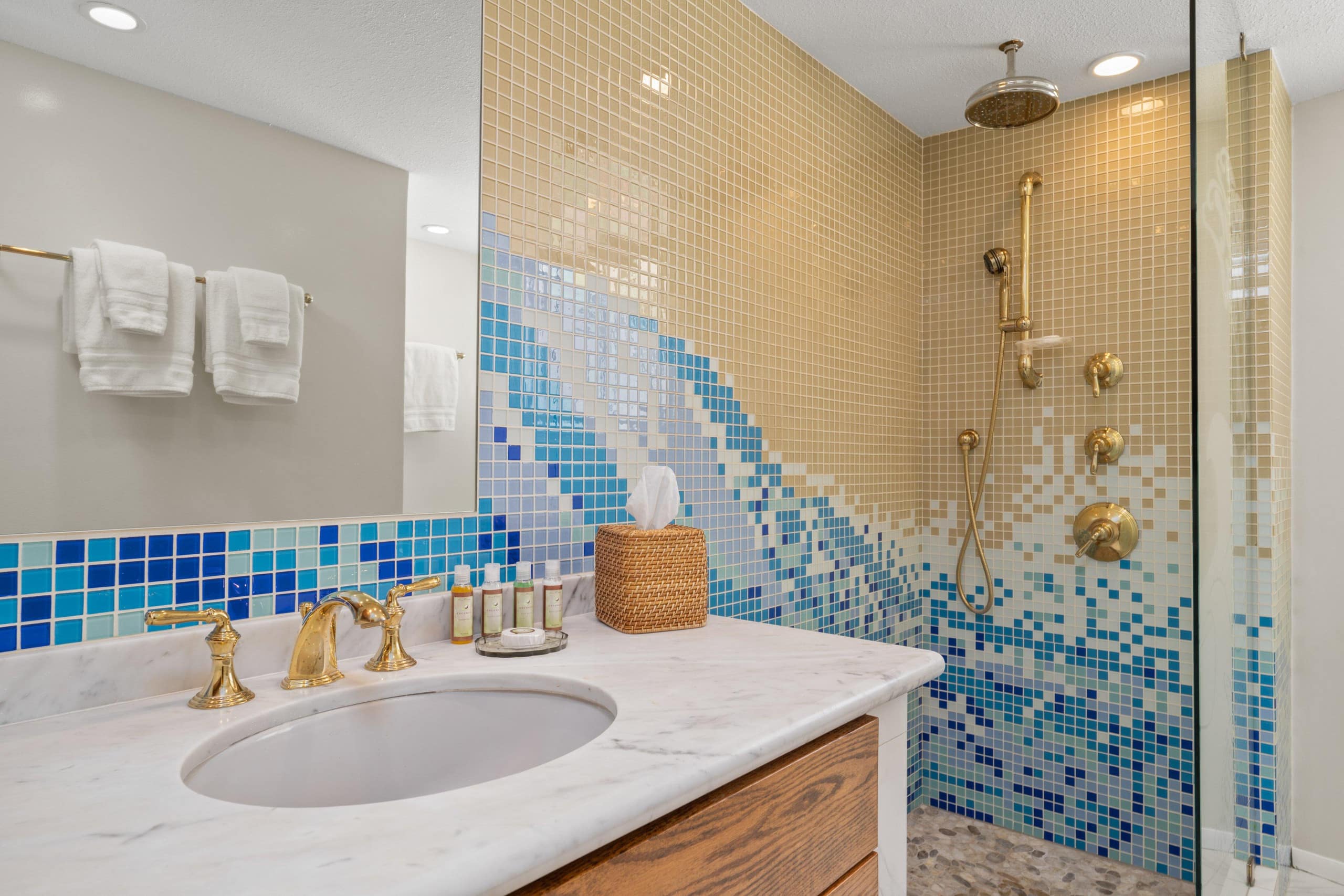 Condo in Honolulu · ★4.73 · 2 bedrooms · 3 beds · 1 bath - Image 15