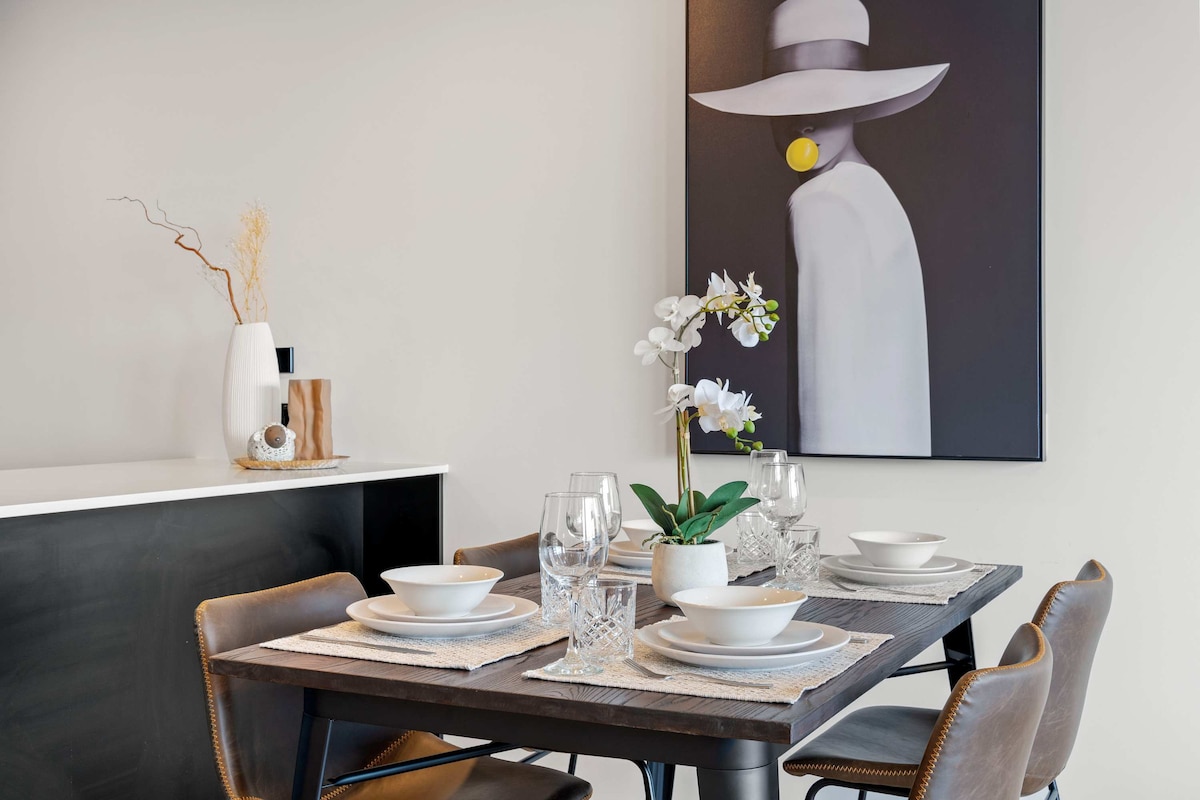 Top performing Airbnb: Penthouse 3BR & 2Bath-Skytower View-Pool, Parking in Auckland City Centre