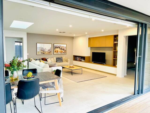 Lyndhurst 4 room retreat. gallery image 5