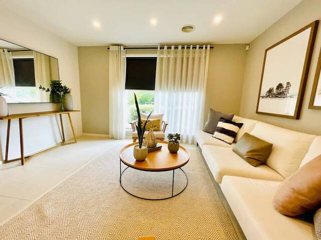 Lyndhurst 4 room retreat.