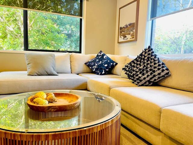 Lyndhurst 4 room retreat. gallery image 4