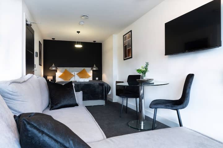 Vincimus Stays | Superior Studio | Parking | Wifi - Peterborough