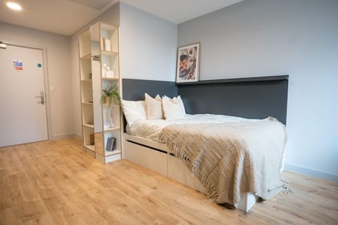 Popular Airbnb listing: Studio at West Wing Cardiff in Adamsdown