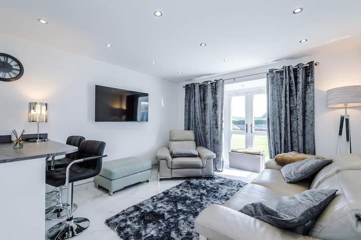 Cosy Apartment In Whitefield | Free Parking - Bury
