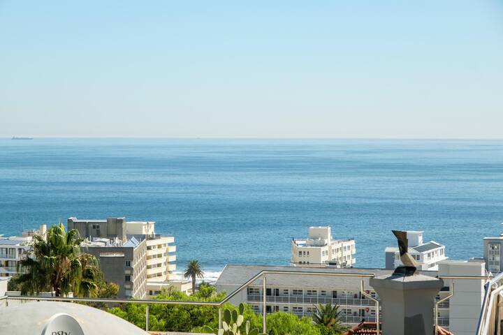 Oceanview Secure 3bed Apt Sea Point Marlo Breeze gallery image 4