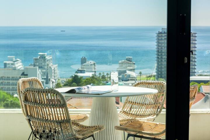 Alluring 2bed Apt w Sea Mountain Views Marlo Vale gallery image 5