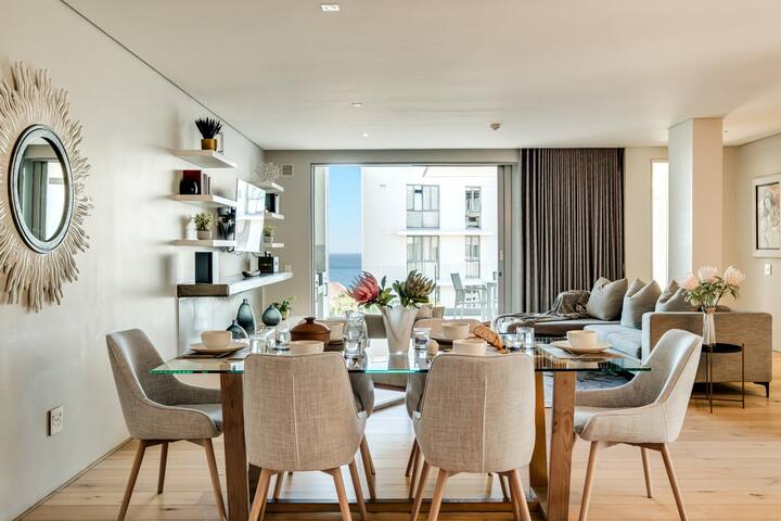 Bright 2bed in Sea Point w Sea Views Helio Haven gallery image 4