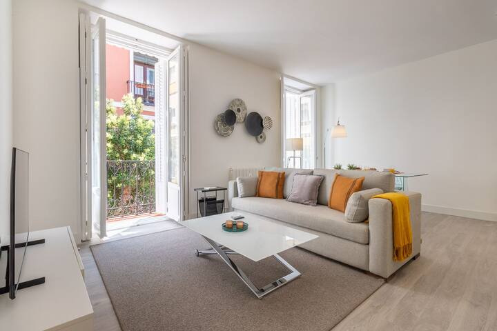 Chic Apartment Steps from Royal Palace gallery image 2