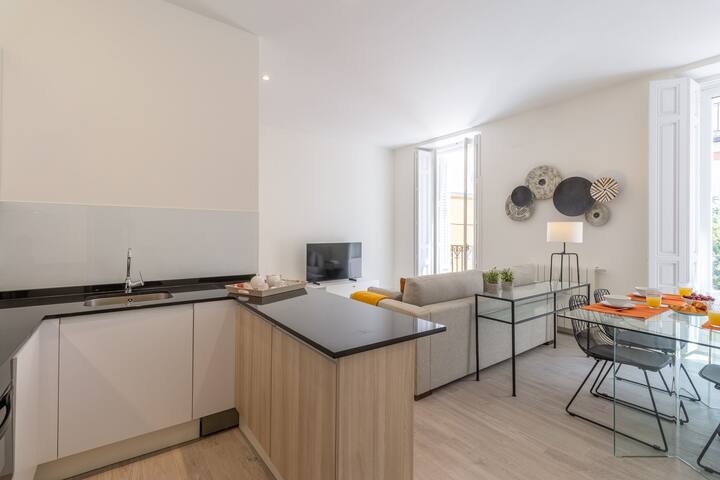 Chic Apartment Steps from Royal Palace gallery image 4