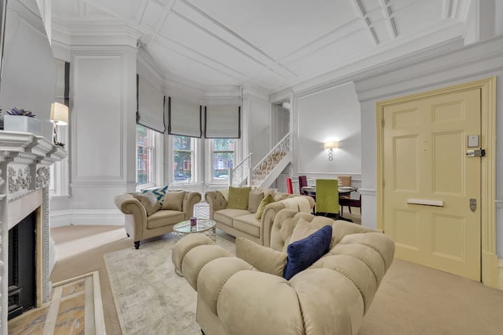 Split Level Apartment behind Harrods gallery image 2