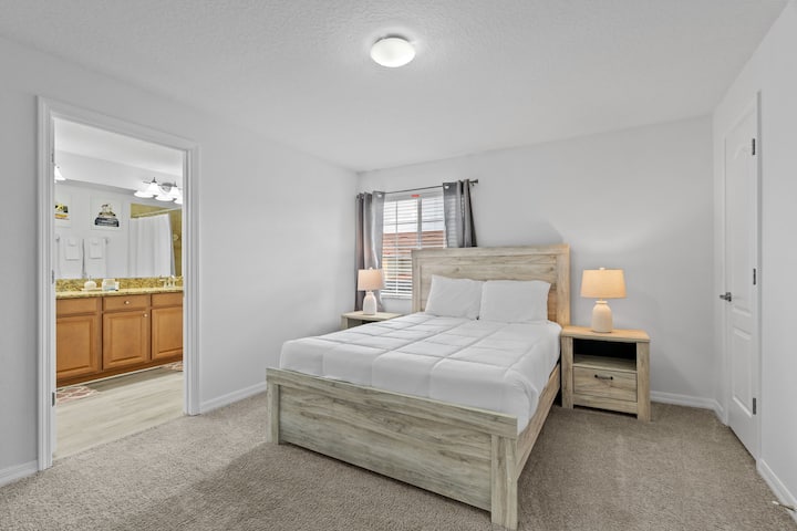 Spavaća soba br. 3: bračni krevet (160x200) s TV-om (glavni apartman)