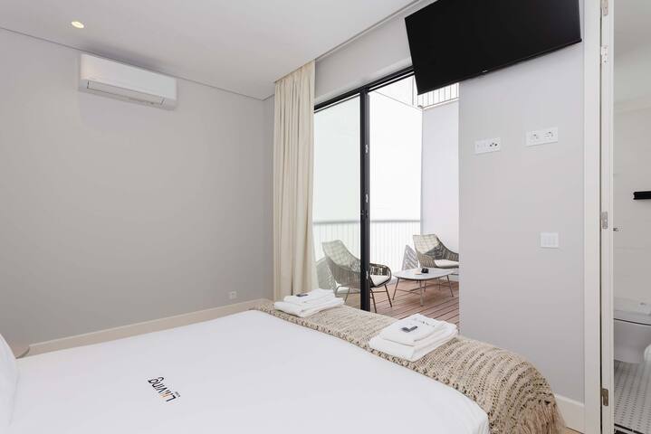 Liiiving in Porto – Pool Paradise Apartment C gallery image 4