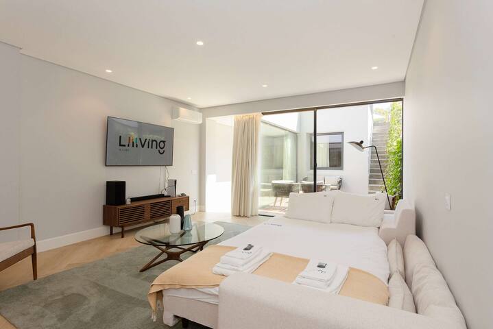 Liiiving in Porto – Pool Paradise Apartment C gallery image 3