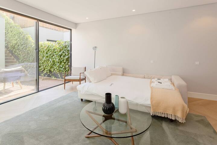 Liiiving in Porto – Pool Paradise Apartment C gallery image 5