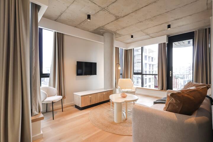 The Luxe Lookout – Rooftop Pool & Concierge gallery image 4