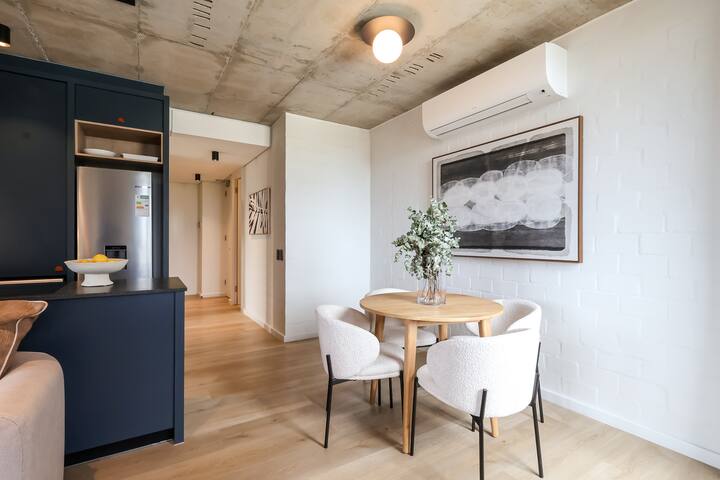 The Luxe Lookout – Rooftop Pool & Concierge gallery image 3