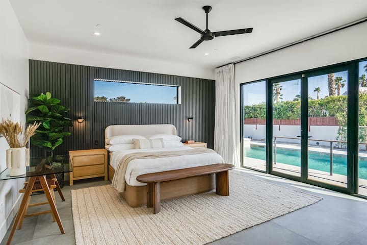 Newly Renovated Stunning Retreat In Prime Location - Palm Springs