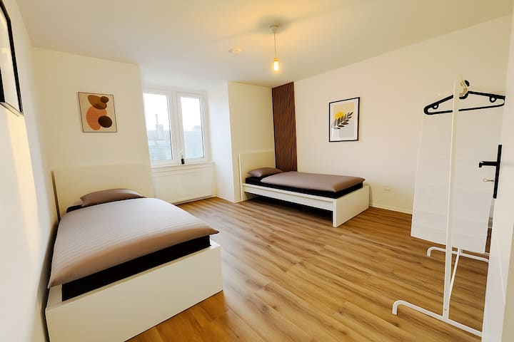 Спална соба бр. 1 - два (2) кревета 90 x 200 см