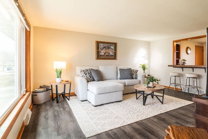 Walk To Lambeau W/ Fenced Yard - Green Bay, WI