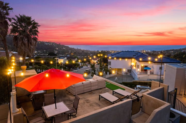 Oceanview Luxe Retreat with Rooftop Patio gallery image 4