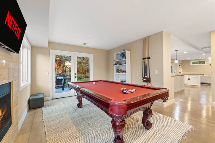 Oceanview Luxe Retreat with Rooftop Patio gallery image 5