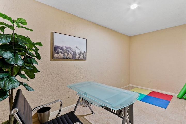 غرفة الصفاء: مكتب خاص ومساحة لليوجا