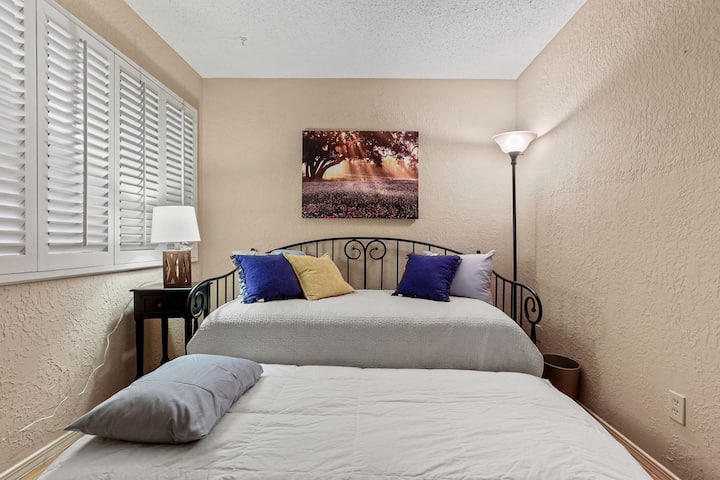 غرفة الاسترخاء: سريران مفردان