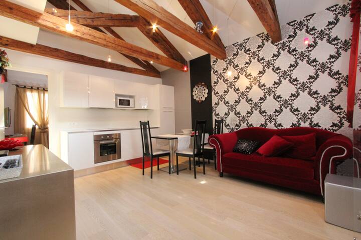 Apt. Gold Design (300m from Rialto´s Bridge) gallery image 2