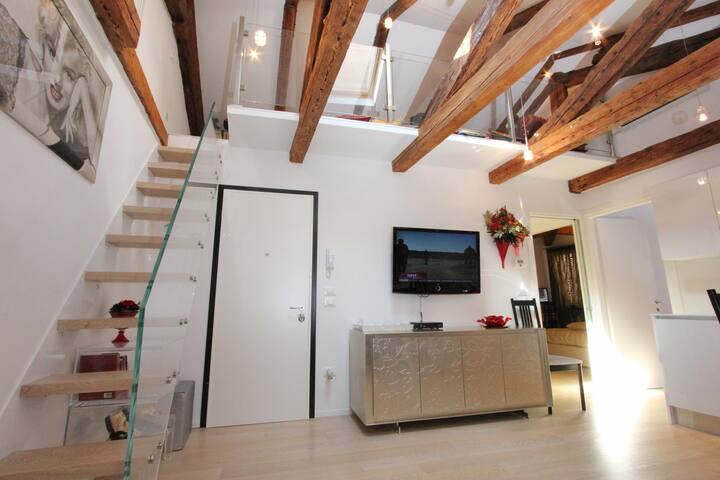 Apt. Gold Design (300m from Rialto´s Bridge) gallery image 5