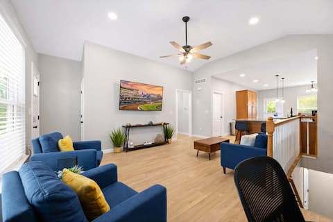 Spacious home close to Churchill Downs w/ parking!