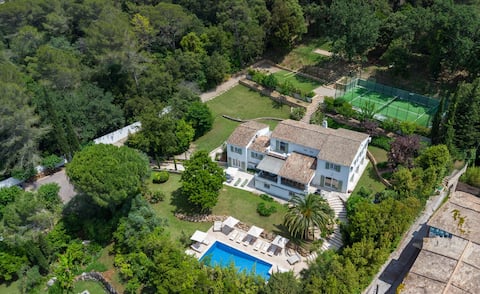 400m Villa with Padel Pool Volleyball