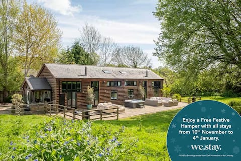 Campden Barn - Exclusive Home with Hot Tub