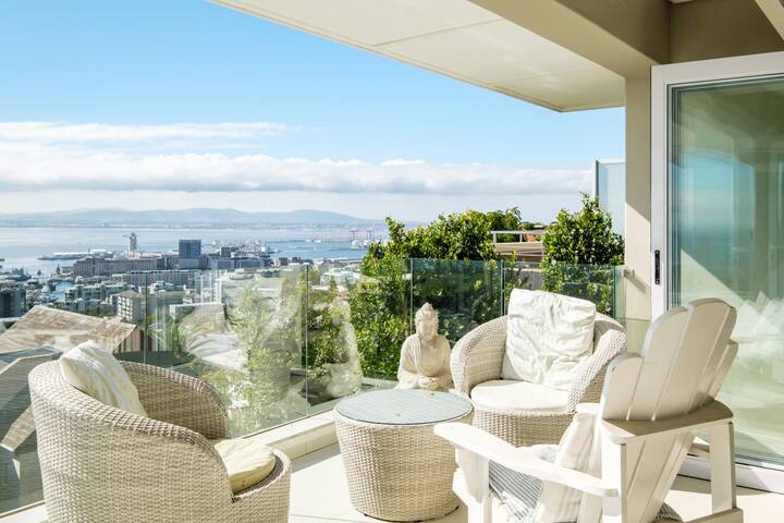 Spacious 3Bed Apt Overlooking Cape Town Panova gallery image 5