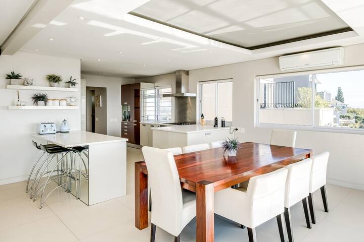 Spacious 3Bed Apt Overlooking Cape Town Panova gallery image 4
