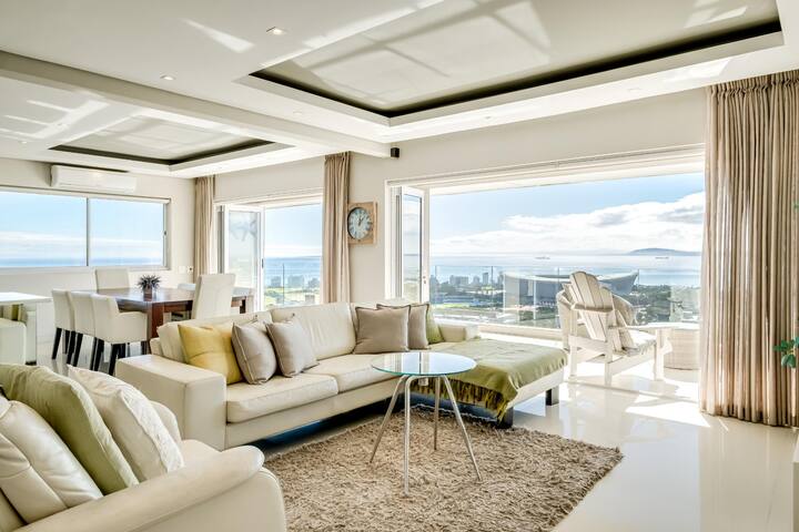Spacious 3Bed Apt Overlooking Cape Town Panova gallery image 2