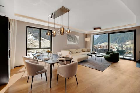 Ski Paradise: Panoramic Views, Fireplace, by Lift
