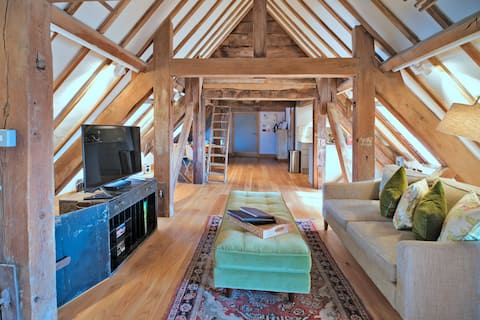 Finest Retreats - The Loft at Brackley Town Hall