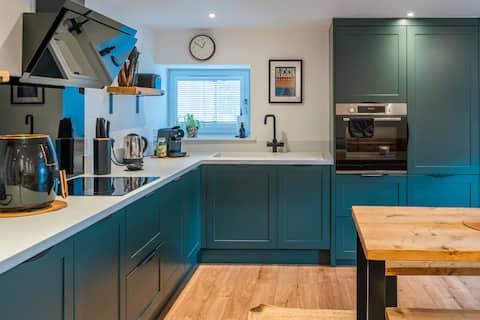 Sea View Stay in Lossiemouth, The Lookout Retreat