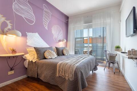 Shell design overlooking the sea/beach + parking