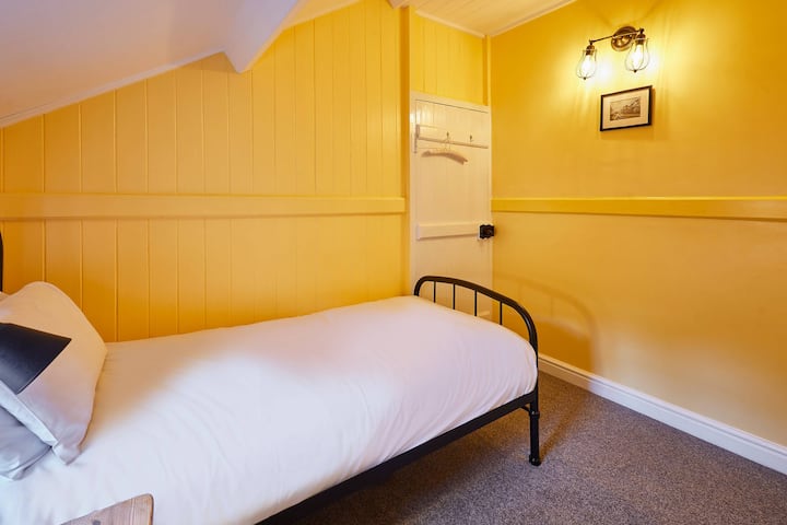 Ship's Bell, Staithes - אירוח ושהייה