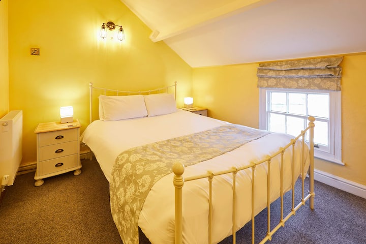 Ship's Bell, Staithes - אירוח ושהייה