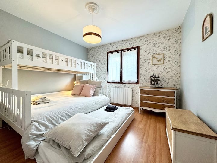 Bedroom 4 image 1