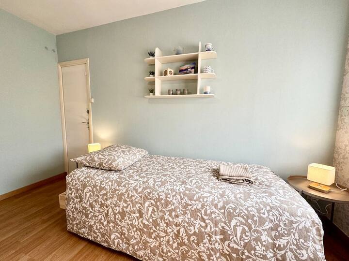 Bedroom 2 image 1