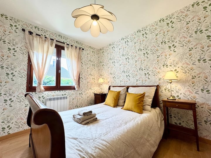 Bedroom 1 image 1