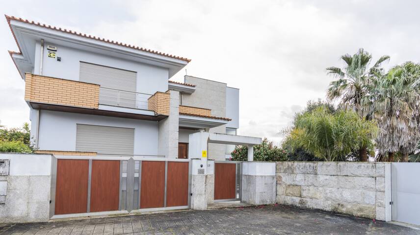 Gorgeous villa Looking to Douro gallery image 2