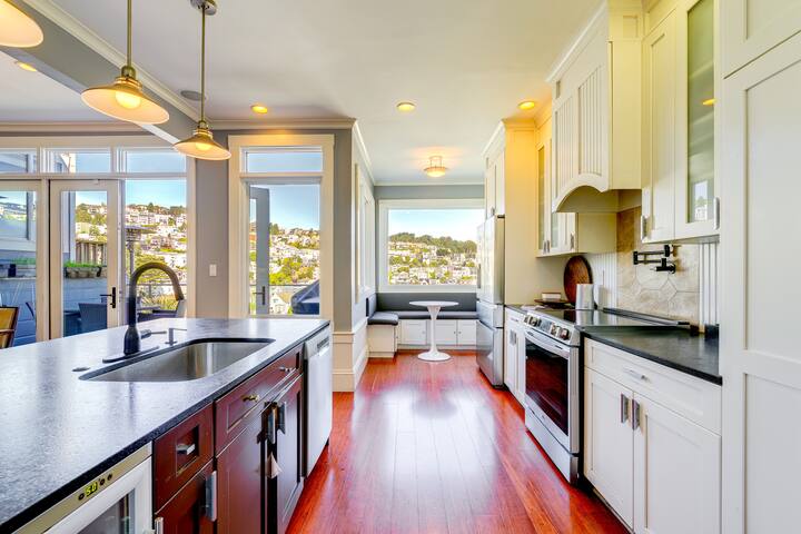 2 Mi to Civic Center: Luxe Home in San Francisco gallery image 2