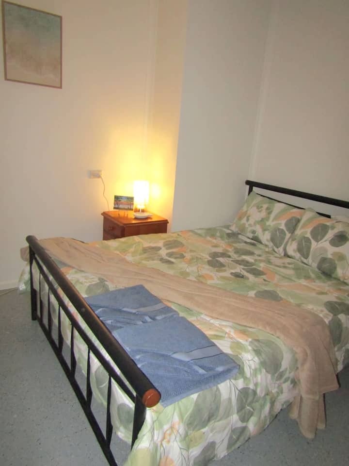 Queen room