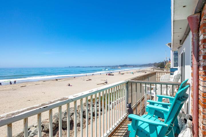 1950’s Beachfront Home – Stunning Views! gallery image 2
