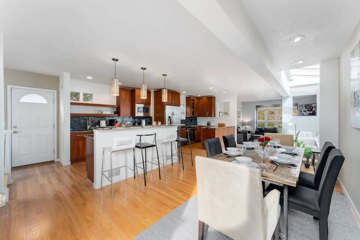 New Denver Escape. 3 bedroom. Near everything.