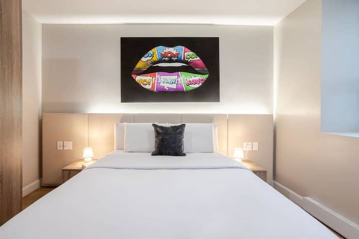The Nest Queen – Berri-UQAM - Hotels for Rent in Montreal, Quebec ...